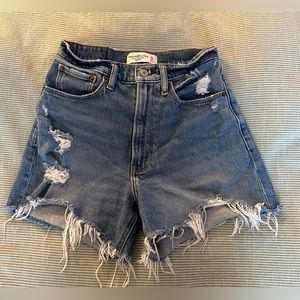 Abercrombie & Fitch Curve Love “The 4 inch Mom Short”